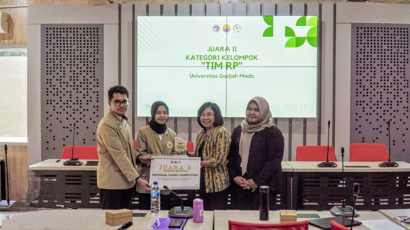 Kembangkan Smart Green Building dari Limbah Lumpur Lapindo, Fly Ash, dan Eceng Gondok, Mahasiswa Teknik Nuklir Raih Juara 2 National Paper Competition Universitas Kristen Satya Wacana 2024